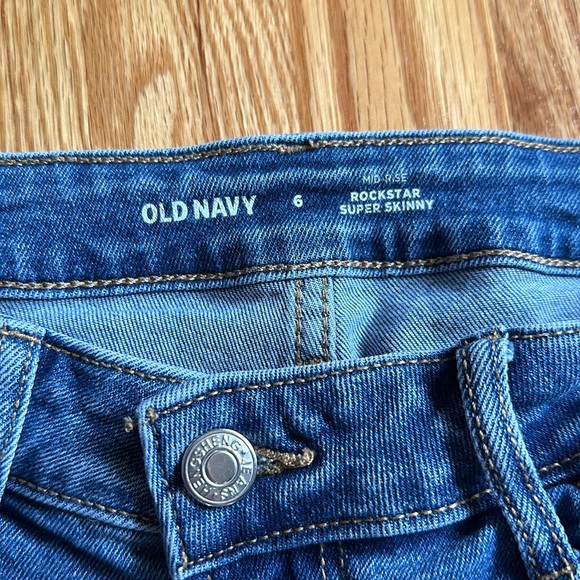 Old Navy Mid Rise Rockstar Super Skinny Jeans - Picture 2 of 4
